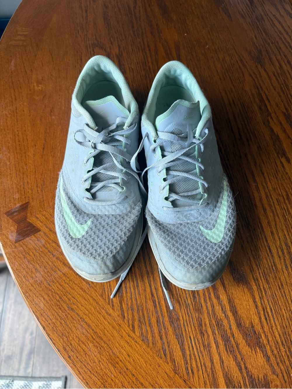 Nike Women's Light Green Athletic Running Shoes